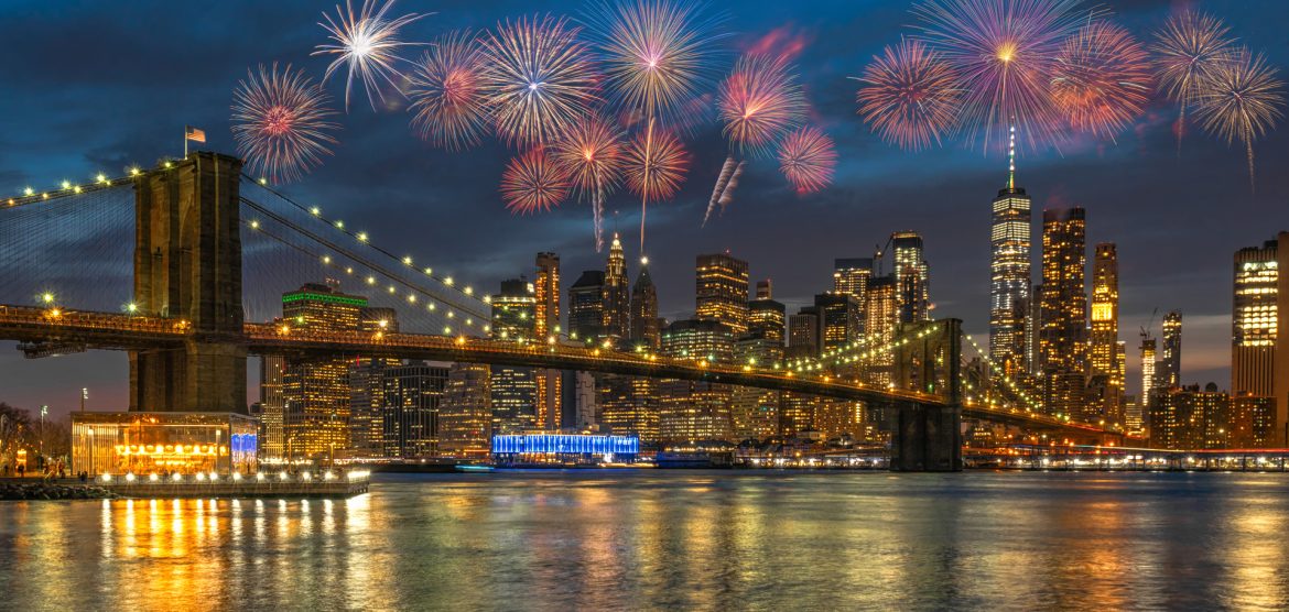 NY-East-River-Fireworks_THANANIT_AdobeStock-fin_Web.jpg